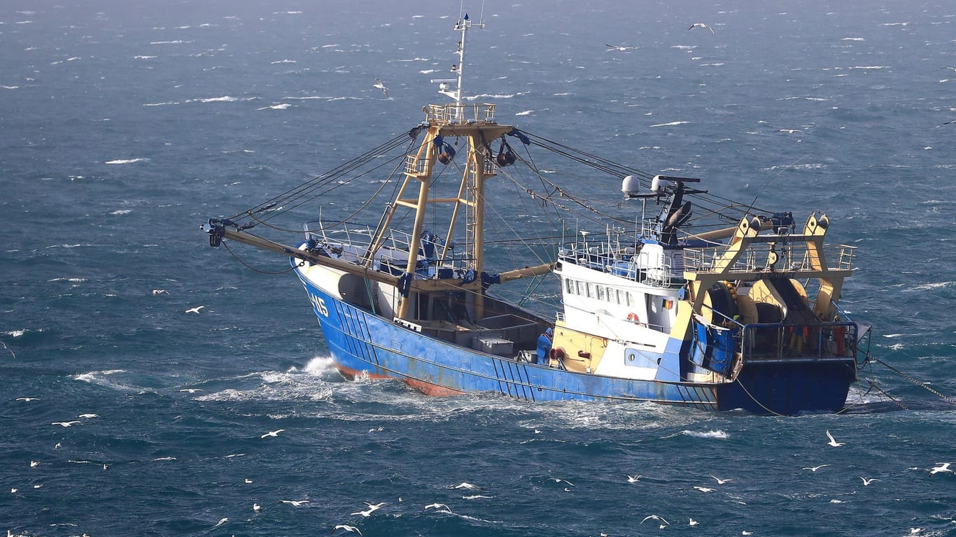 Ein Fischerboot auf dem Ärmelkanal: Der Fischfang ist einer der offenen Streitpunkte zwischen Großbritannien und der EU.