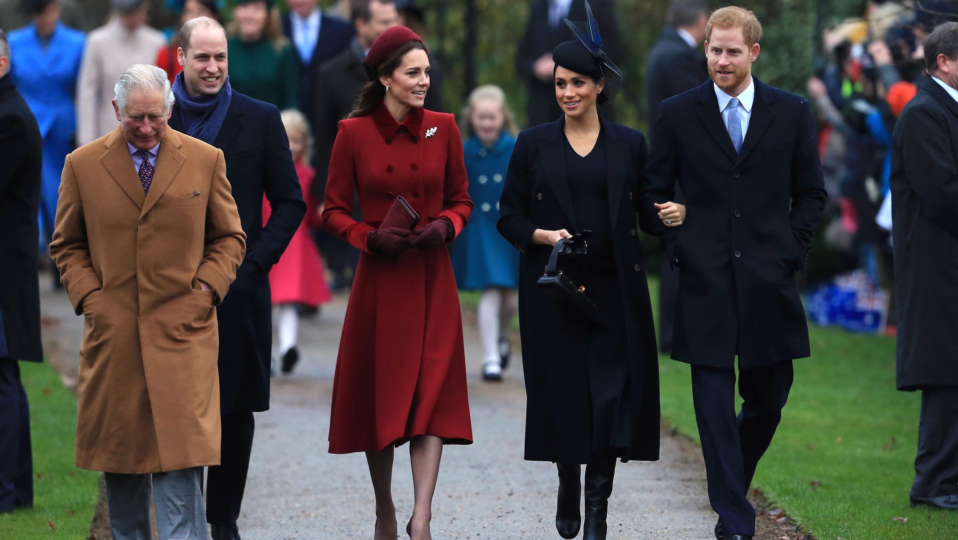 Charles, William, Kate, Meghan und Harry 2018 auf dem Weg zum Weihnachtsgottesdienst