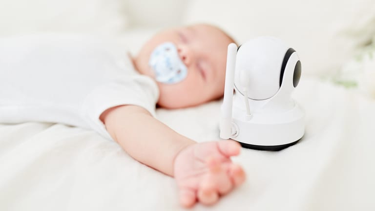 Für erholsame Träume: Babyphones überwachen sicher den Schlaf Ihrer Kinder.