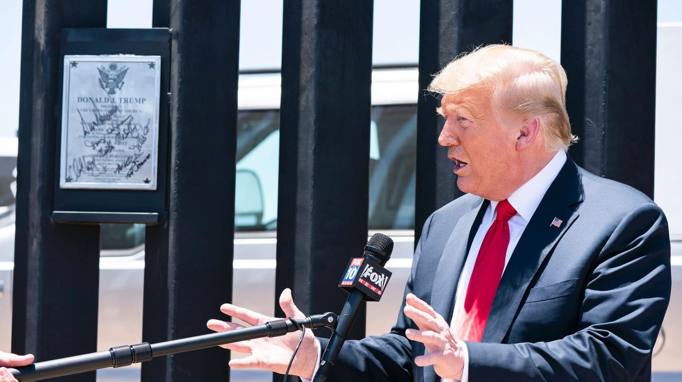 Donald Trump: Im Juni 2020 besuchte der US-Präsident ein auf seine Initiative hin gebautes Stück Grenzmauer.