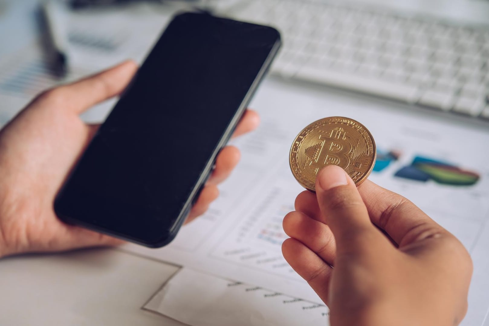 In Bitcoin investieren: Viele Börsen bieten mobile Apps an.