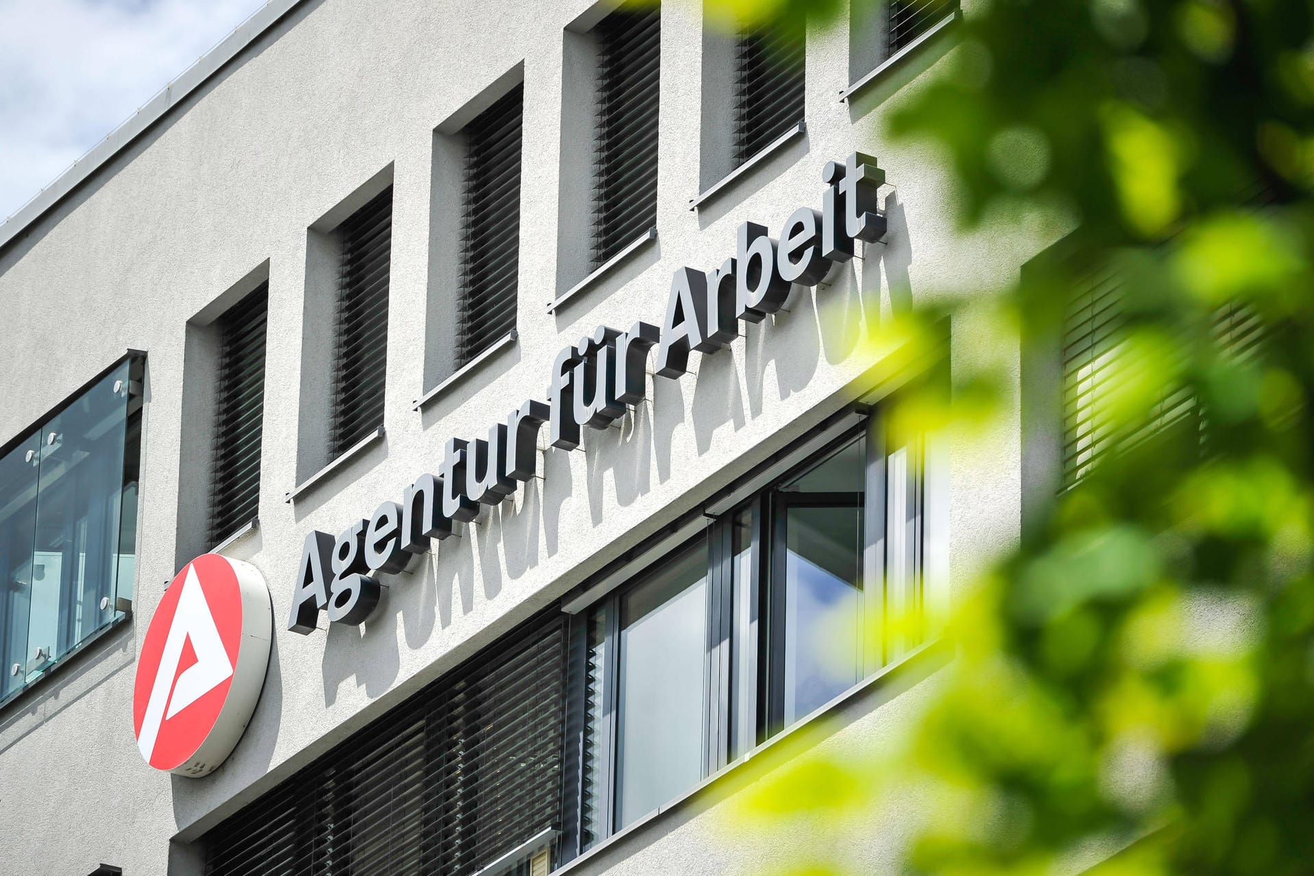 Die Arbeitsagentur in Stuttgart (Symbolbild): Saisonbedingt ist die Zahl der Arbeitslosen im August gestiegen.