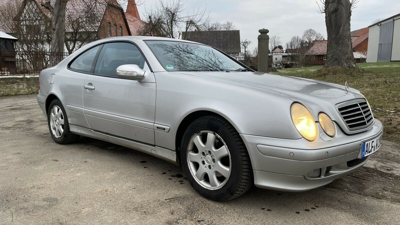 Karl Dalls Coupé: Der Mercedes CLK hat bereits viele Kilometer hinter sich, dafür aber einen sehr kleinen Preis.