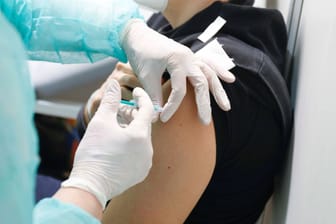 Impfung gegen Covid-19: In Deutschland werden bislang die Wirkstoffe von Biontech/Pfizer und Moderna verimpft.