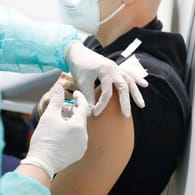 Impfung gegen Covid-19: In Deutschland werden bislang die Wirkstoffe von Biontech/Pfizer und Moderna verimpft.