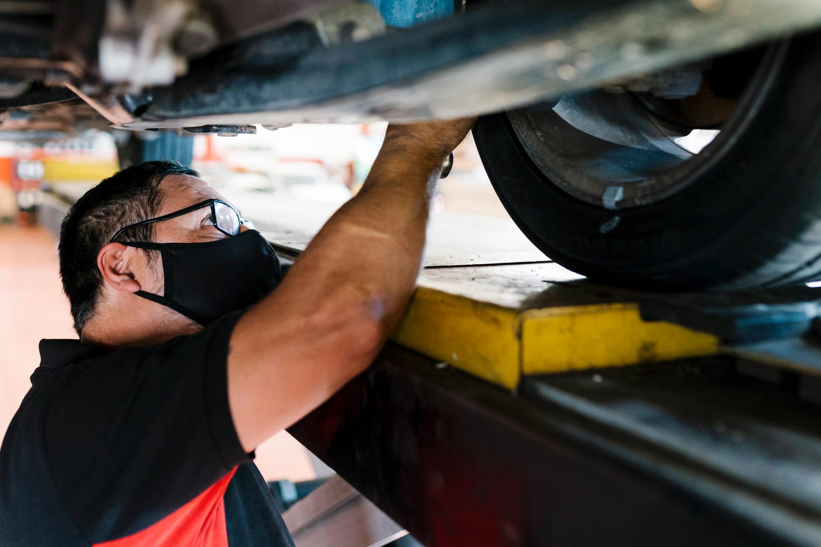 Autowerkstatt: Wegen der Corona-Pandemie gelten auch in den Kfz-Werkstätten Hygieneregeln.