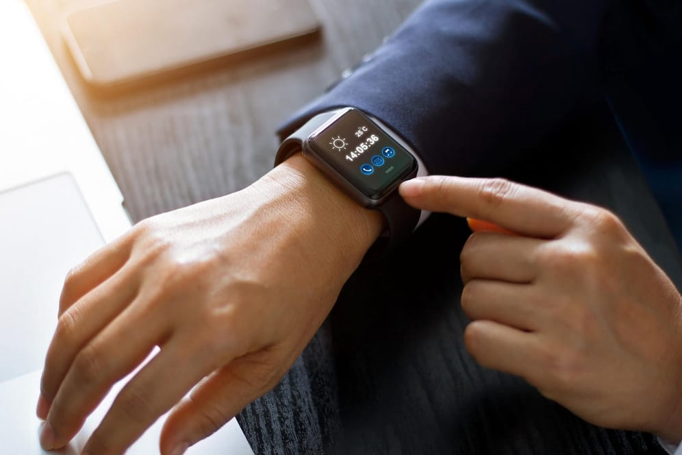 Heute ist die Testsieger-Smartwatch Apple Watch Series 5 bei Amazon Renewed ein echtes Schnäppchen.