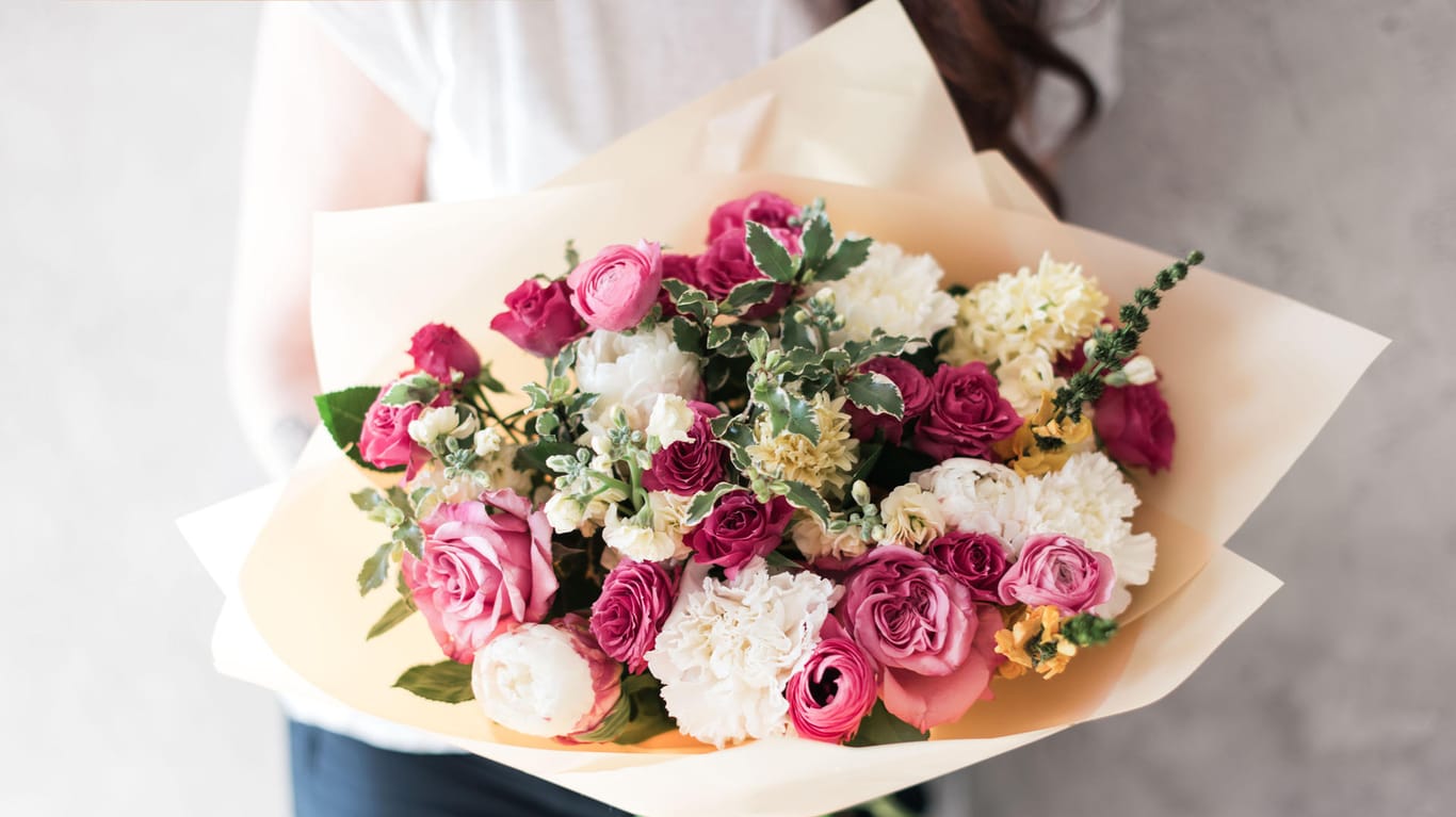 Schöne Blumensträuße zum Tag der Liebe: Blumen bestellen und verschicken Sie dieses Jahr einfach online.