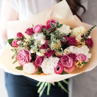 Schöne Blumensträuße zum Tag der Liebe: Blumen bestellen und verschicken Sie dieses Jahr einfach online.