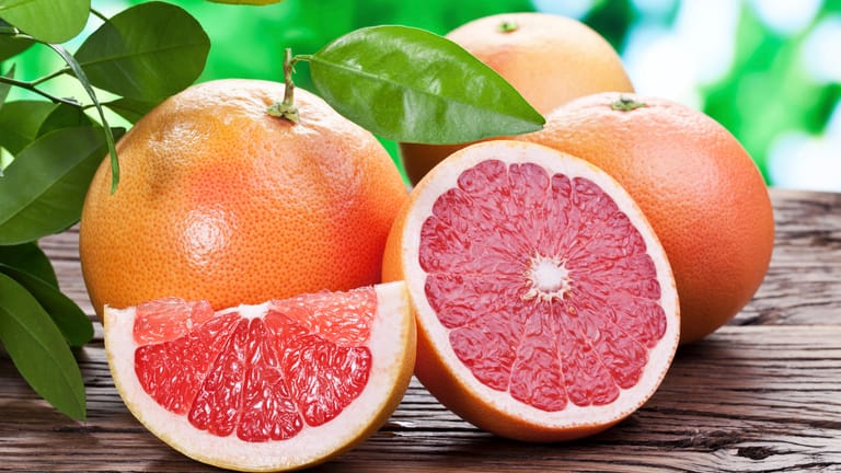 Grapefruits: Die Früchte enthalten viel Vitamin C.