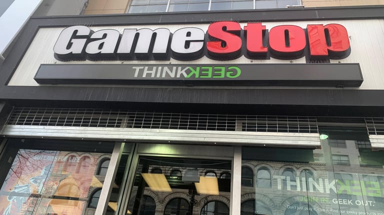 Ein Gamestop-Laden in Amerika: Die Aktie des Spielehändlers ist zum Symbol für einen Short Squeeze geworden.