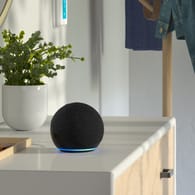 Amazon Echo Dot: Der smarte Lautsprecher ist heute bei mehreren Shops stark reduziert.