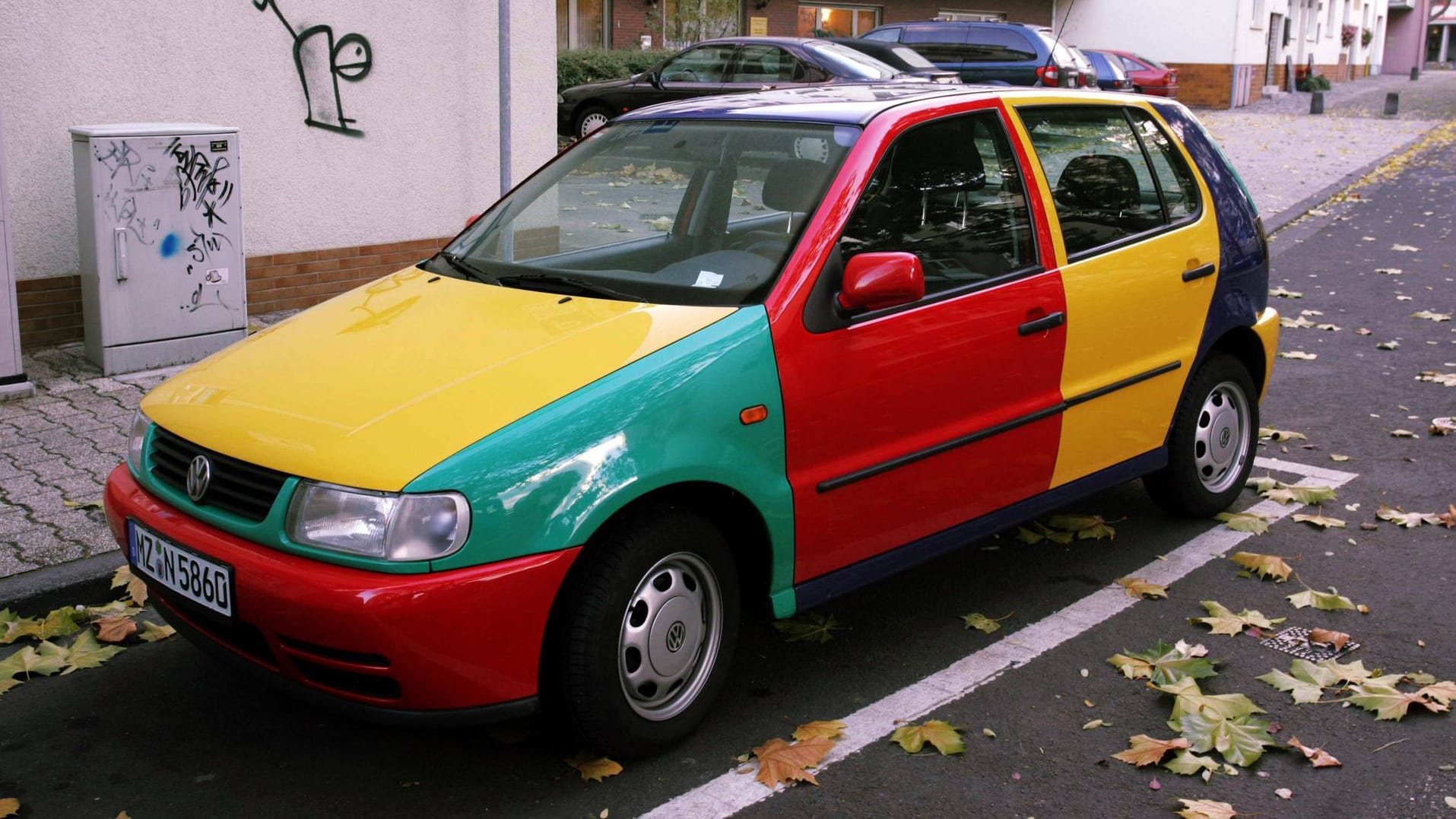 Ein Youngtimer mit Potential: Der VW Polo in der Variante "Harlekin".