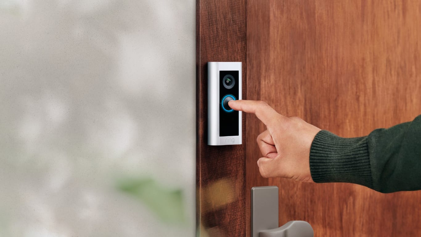 Türsprechanlagen mit Video sorgen für Sicherheit und zeigen den Besuch vor der Haustür.