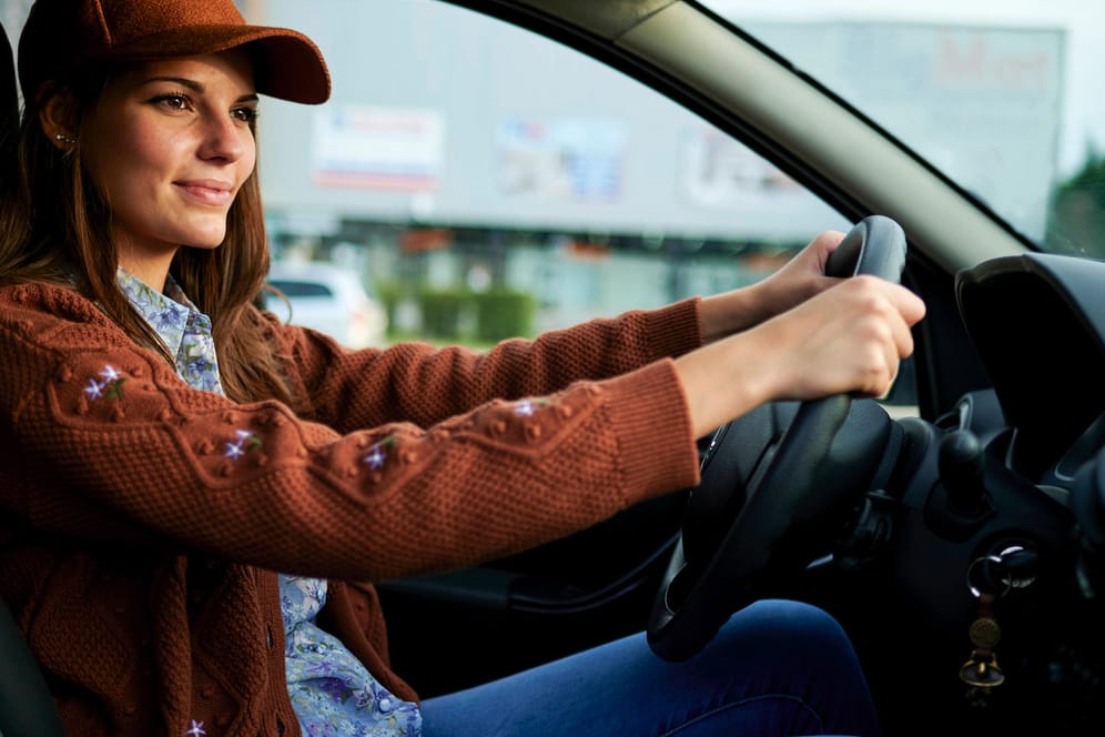 Kleinwagen statt großer Limousine: Die Wahl der Frauen ist eindeutig – und wird nicht nur vom persönlichen Geschmack bestimmt, wie eine neue Analyse zeigt.