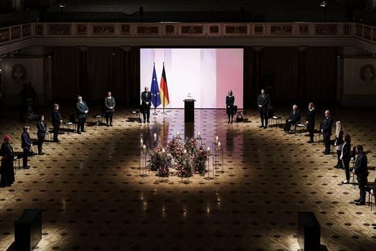 Die Teilnehmer während der Gedenkfeier im Konzerthaus am Berliner Gendarmenmarkt.