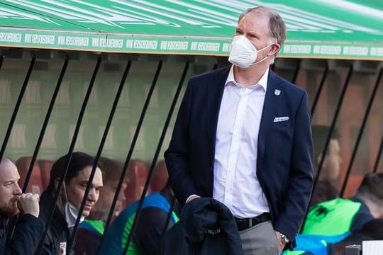 Stefan Reuter sieht die Augsburger fast schon in Quarantäne.