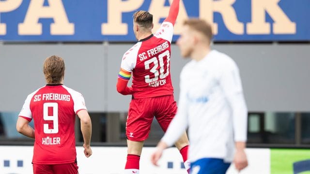 Freiburgs Christian Günter (M) traf gegen den FC Schalke 04 gleich doppelt. Freiburgs Christian Günter (M) traf gegen den FC Schalke 04 gleich doppelt.