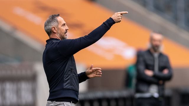 Verlor ausgerechnet hoch gegen seinen zukünftigen Club: Frankfurts Trainer Adi Hütter. Verlor ausgerechnet hoch gegen seinen zukünftigen Club: Frankfurts Trainer Adi Hütter.