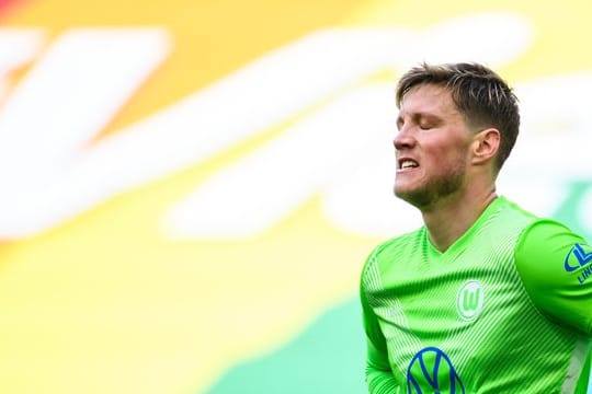 Wolfsburgs Wout Weghorst distanziert sich vehement vom Vorwurf der Corona-Leugnung.