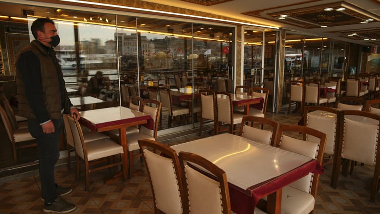 Geöffnet, geschlossen, geöffnet, geschlossen: Nach kurzzeitigen Lockerungen hat die türkische Regierung Restaurants bis Mai wieder geschlossen.