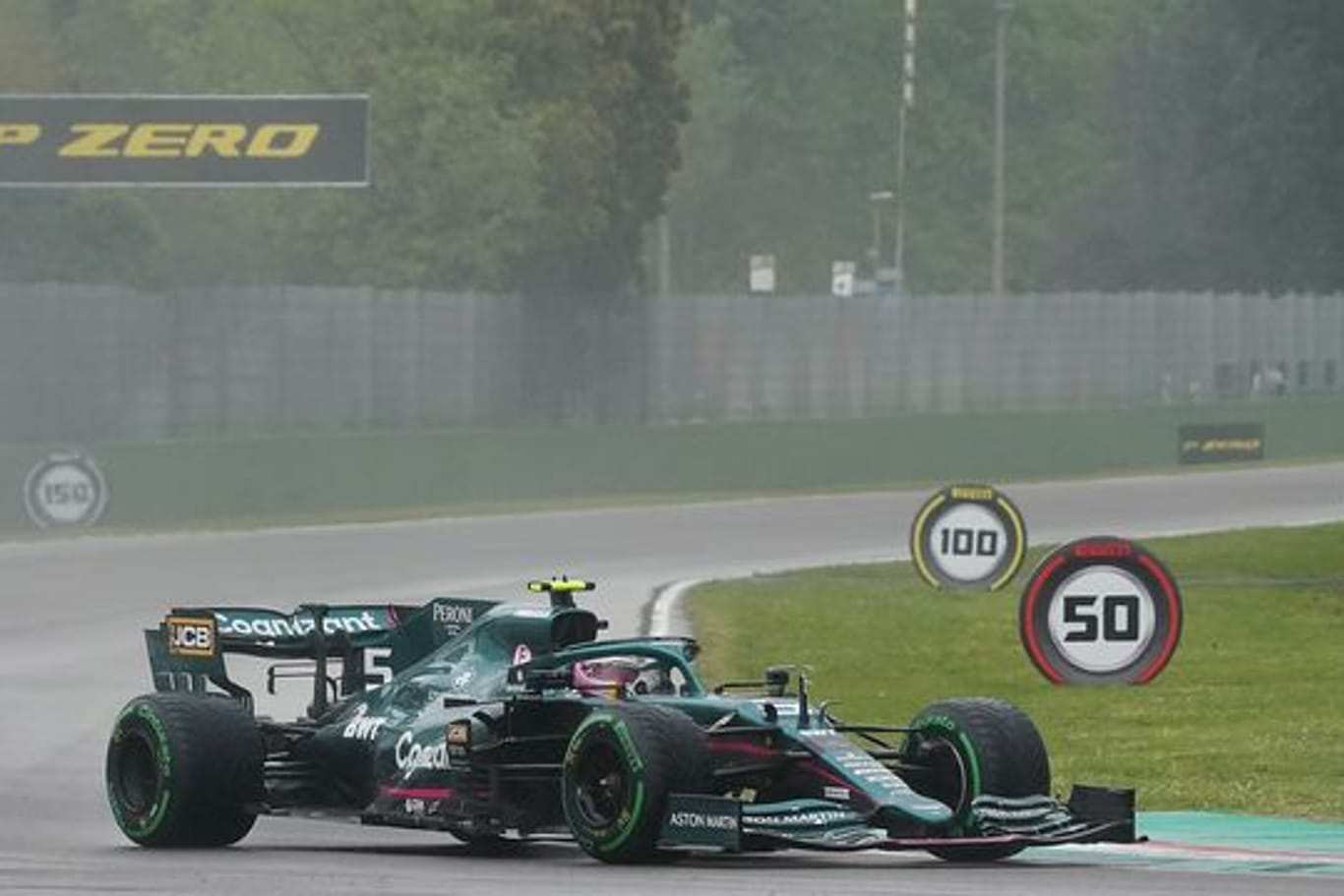 Aston Martin-Pilot Sebastian Vettel und das Team haben noch viel Arbeit vor sich.