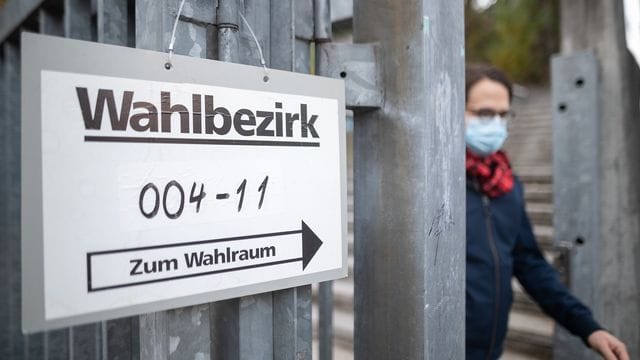 Vor der jüngsten Landtagswahl in Baden-Württemberg hatte das Landesverfassungsgericht das Parlament dazu gezwungen, die nötige Unterschriftenzahl für kleine Parteien zu halbieren. Vor der jüngsten Landtagswahl in Baden-Württemberg hatte das Landesverfassungsgericht das Parlament dazu gezwungen, die nötige Unterschriftenzahl für kleine Parteien zu halbieren.