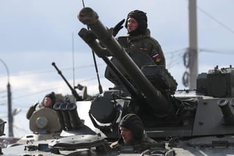 Russische Soldaten bei einer Übung: Derzeit ereignet sich "der größte russische Militäraufmarsch an ukrainischen Grenzen, den es je gab".