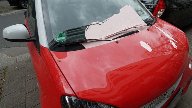 Das Auto des SPD-Bundestagsabgeordnete Karl Lauterbach steht in der Innenstadt Kölns. Das Auto des SPD-Bundestagsabgeordnete Karl Lauterbach steht in der Innenstadt Kölns.