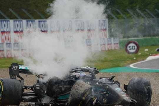 Der Rennwagen von Valtteri Bottas war nach dem Unfall mit George Russell nur noch Schrott.