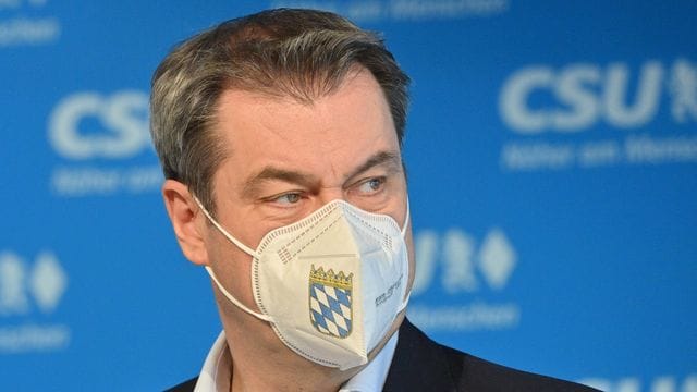 "Mein Wort, das ich gegeben habe, gilt": CSU-Chef Markus Söder akzeptiert das Votum des CDU-Vorstands für Armin Laschet als Kanzlerkandidaten. "Mein Wort, das ich gegeben habe, gilt": CSU-Chef Markus Söder akzeptiert das Votum des CDU-Vorstands für Armin Laschet als Kanzlerkandidaten.