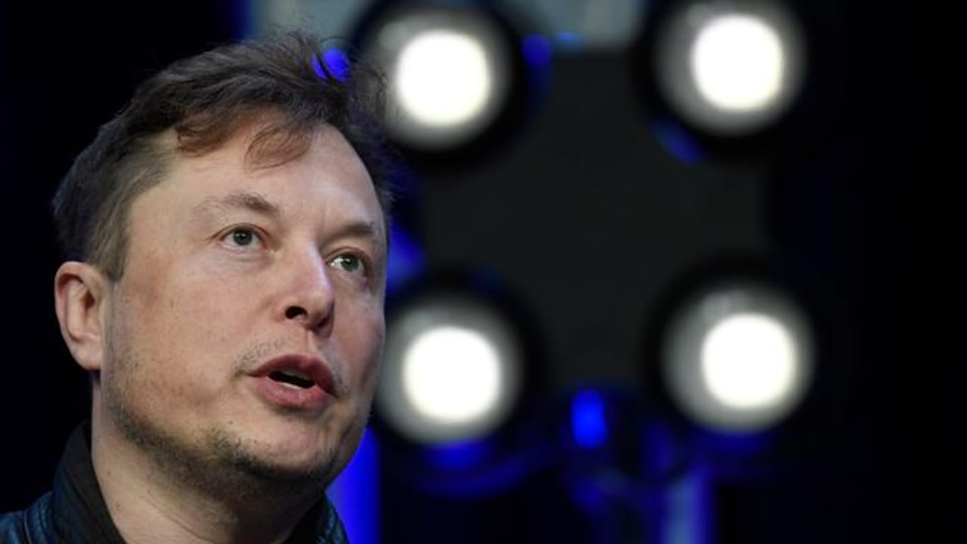 "Bisher verfügbare Datenaufzeichnungen zeigen, dass Autopilot nicht aktiviert war", schreibt Elon Musk auf Twitter.