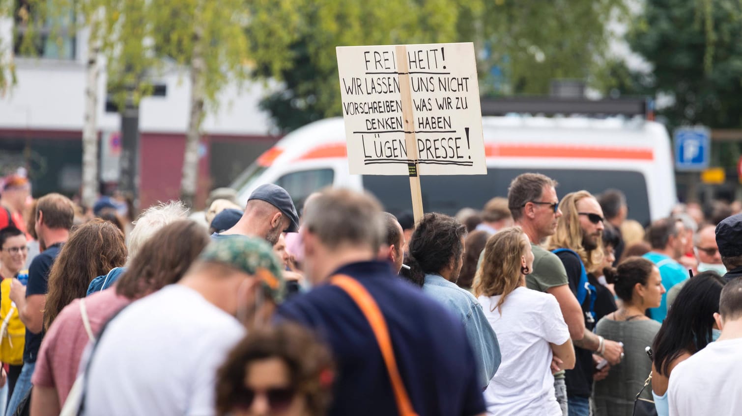 Demonstration gegen Corona-Maßnahmen: Ein Großteil der Gewalt gegen Journalisten ging laut Reporter ohne Grenzen von solchen Kundgebungen aus.