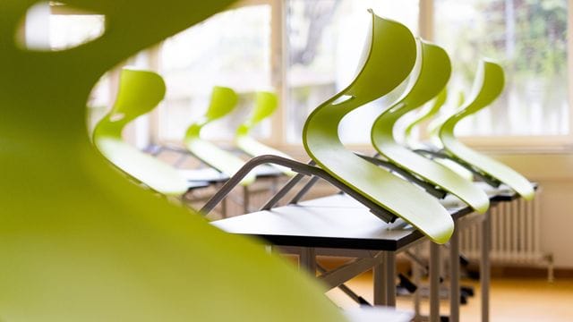 Forscher stellen der Corona-Schulpolitik in einer Studie kein gutes Zeugnis aus - auch weil sie nur relativ geringe Verbesserungen zum ersten Lockdown feststellten. Forscher stellen der Corona-Schulpolitik in einer Studie kein gutes Zeugnis aus - auch weil sie nur relativ geringe Verbesserungen zum ersten Lockdown feststellten.
