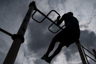 Für den Aerosol-Experten Christof Asbach liegen die Corona-Gefahren nicht auf dem Sportplatz.