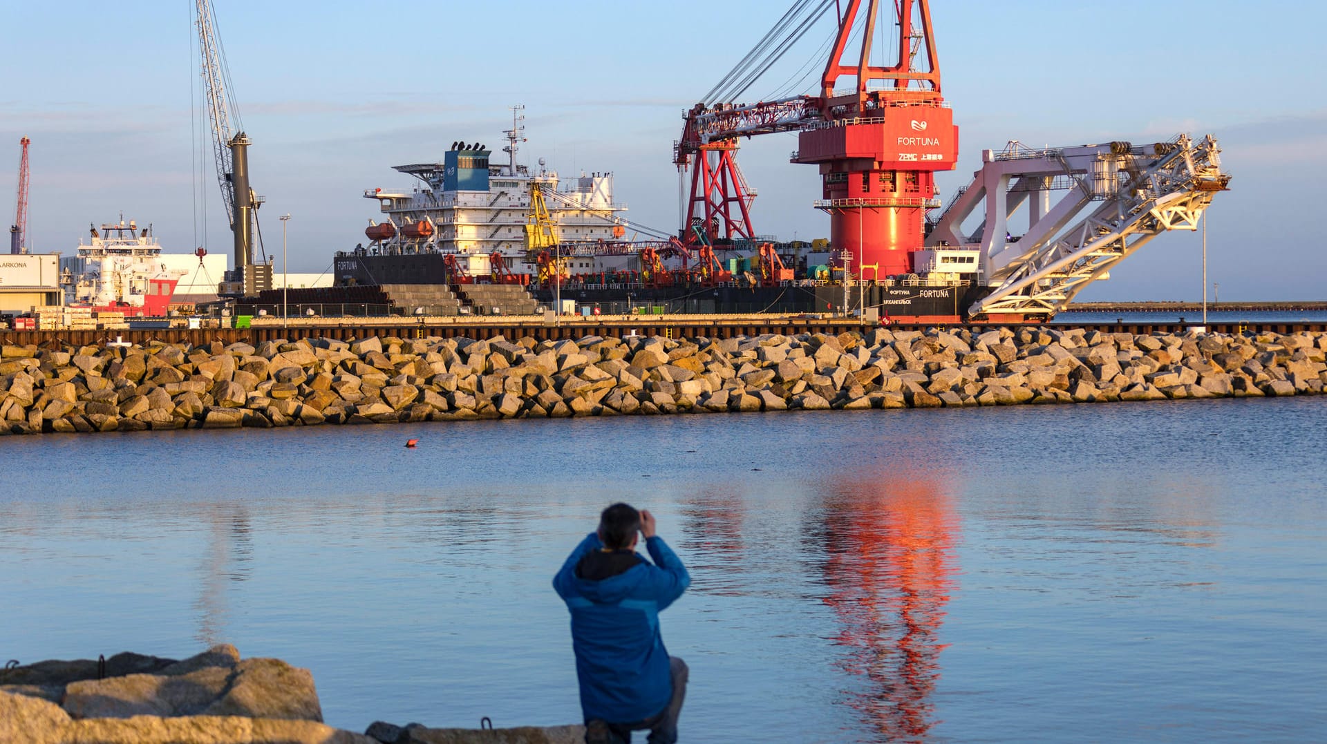 Verlegeschiff für Nordstream 2 Das russische Verlegeschiff Fortuna wartet auf den Weiterbau der Gas-Pipeline Nordstream