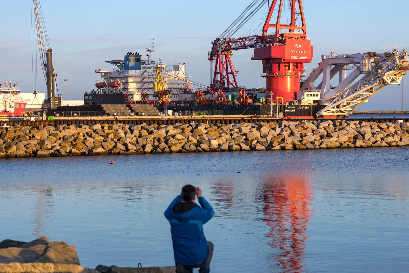 Verlegeschiff für Nordstream 2 Das russische Verlegeschiff Fortuna wartet auf den Weiterbau der Gas-Pipeline Nordstream