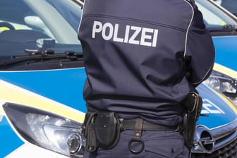 Beamtin der Brandenburger Polizei: In Doberlug-Kirchhain wurden am Sonntag eine Fünfjährige und ihr Vater leblos aufgefunden. (Symbolfoto)