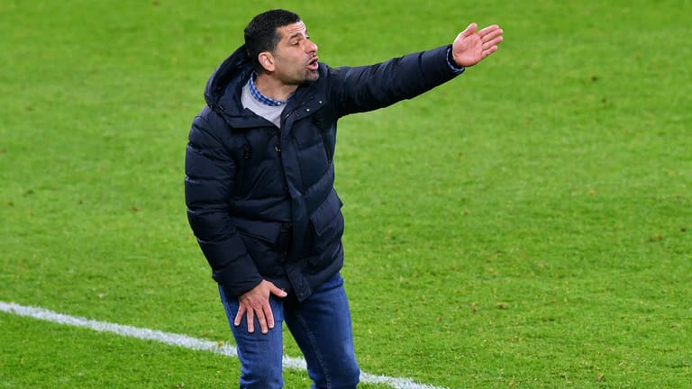 Dimitrios Grammozis ist bereits der fünfte Trainer an der Seitenlinie von Schalke 04 in dieser Saison.