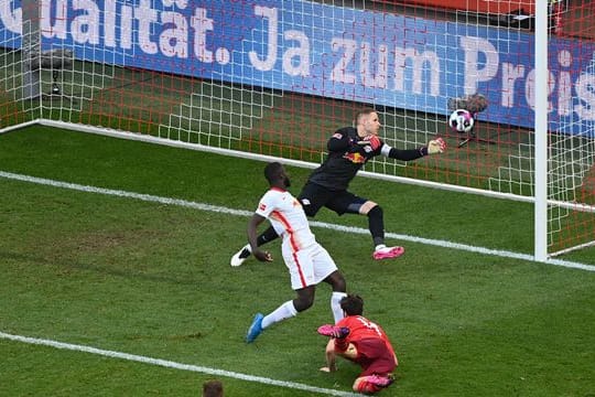 Jonas Hector (M) war Kölns Matchwinner beim Sieg gegen RB Leipzig.