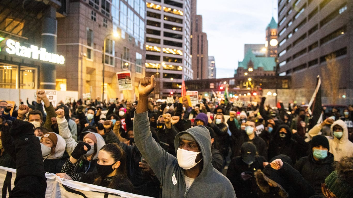 Proteste in Minneapolis am Tag vor dem Urteil: Floyds Tod hatte Proteste in vielen Städten ausgelöst.