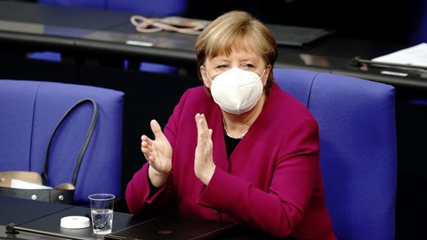 Kanzlerin Angela Merkel möchte im Bundestag die Corona-Notbremse beschließen.