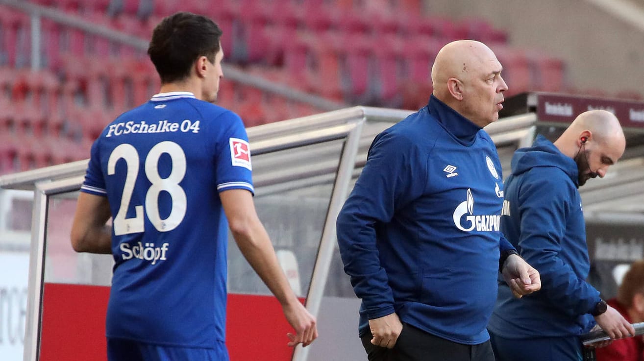 Trainer Christian Gross (re.) mit Alessandro Schöpf (li.), auch bekannt als Massimo Schlüpp.