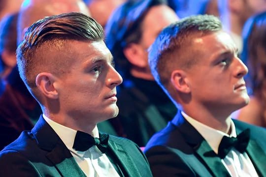 Toni Kroos (l) und sein Bruder Felix betreiben gemeinsam den Podcast "Einfach mal Luppen".