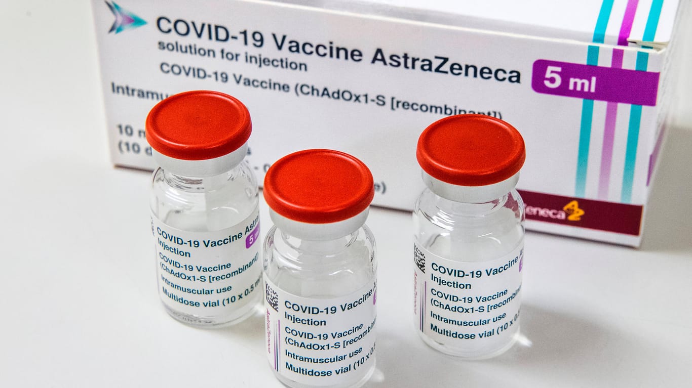 Der schwedisch-britische Impfstoff Astrazeneca: Dänemark hat die Verwendung komplett eingestellt und gibt deswegen Impfdosen an Schleswig-Holstein ab.