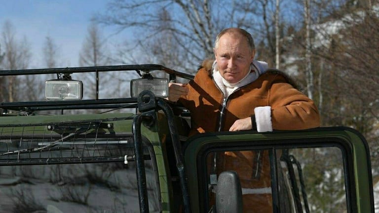 Putin wanderte im März mit seinem Verteidigungsminister in der Taiga: Der russische Präsident ringt momentan mit Konflikten im In- und Ausland.