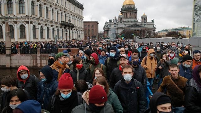 Die russischen Behörden hatten davor gewarnt, an den nicht genehmigten Protesten für Kremlgegner Nawalny teilzunehmen. Die russischen Behörden hatten davor gewarnt, an den nicht genehmigten Protesten für Kremlgegner Nawalny teilzunehmen.