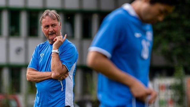 Peter Neururer, 1989 bis 1990 Trainer vom FC Schalke 04.