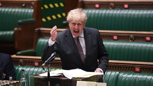 Boris Johnson verteidigte sein Vorgehen in der Causa Dyson im Parlament: Es sei darum gegangen, in der Hochphase der Pandemie Leben zu retten. Boris Johnson verteidigte sein Vorgehen in der Causa Dyson im Parlament: Es sei darum gegangen, in der Hochphase der Pandemie Leben zu retten.