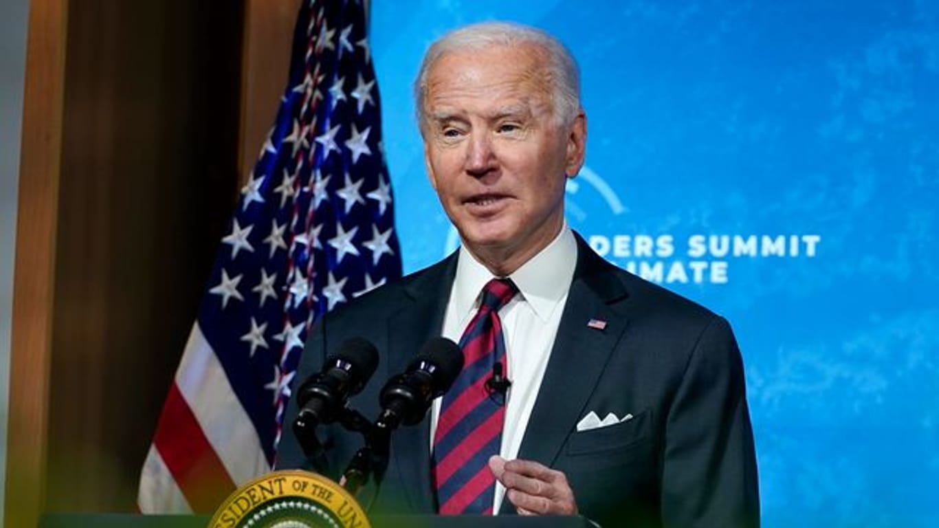 US-Präsident Joe Biden spricht beim virtuellen Klima-Gipfel, zu dem er zahlreiche Staats- und Regierungschefs eingeladen hat, im East Room des Weißen Hauses.